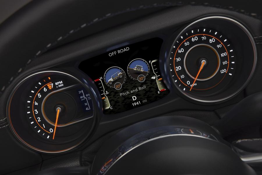 Панель приборов Jeep Wrangler Unlimited Sahara (JL) 2018 года  (NA) (фото 37 из 52)